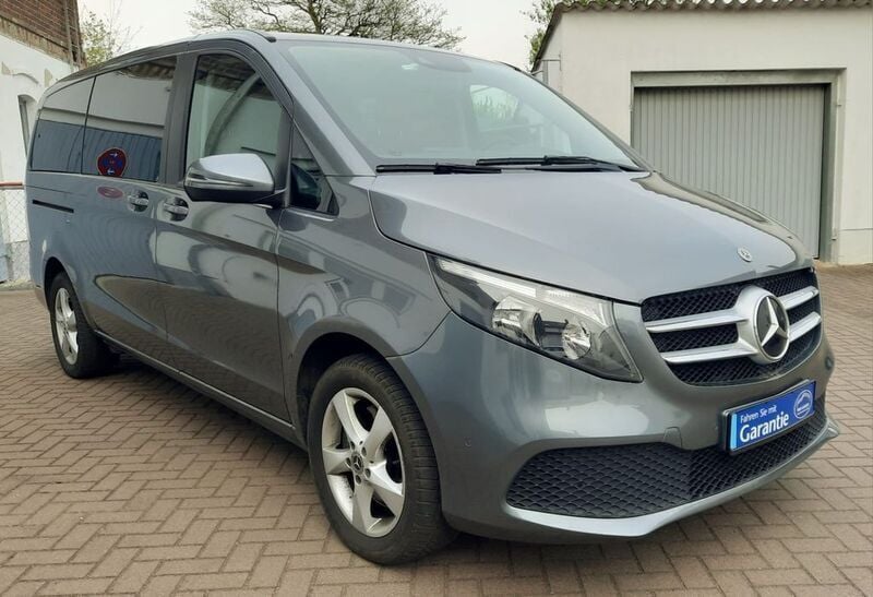 Grau Gebraucht 2020 Mercedes V250 Edition Van / Kleinbus | 38.850 € (Guter Preis) - Bild 1/4