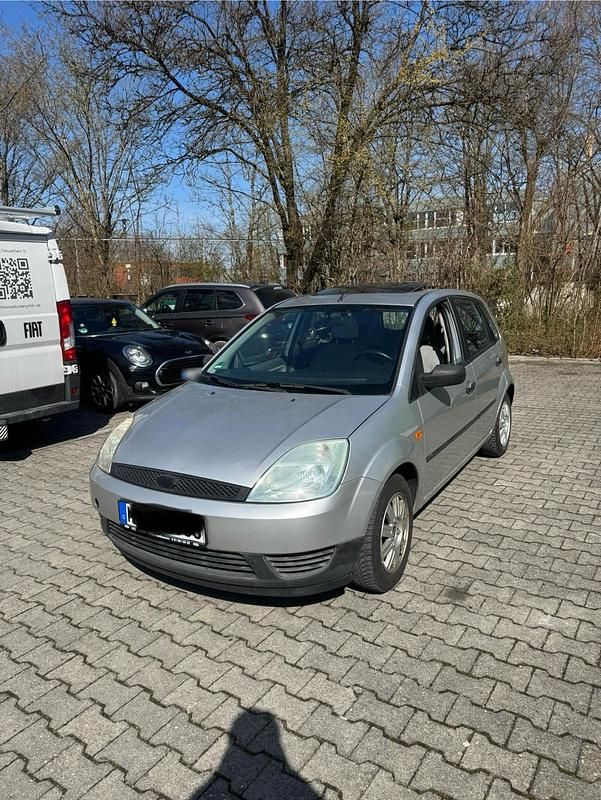 Gebraucht Ford Fiesta 80 PS (58 kW) 2002 Silber Kleinwagen