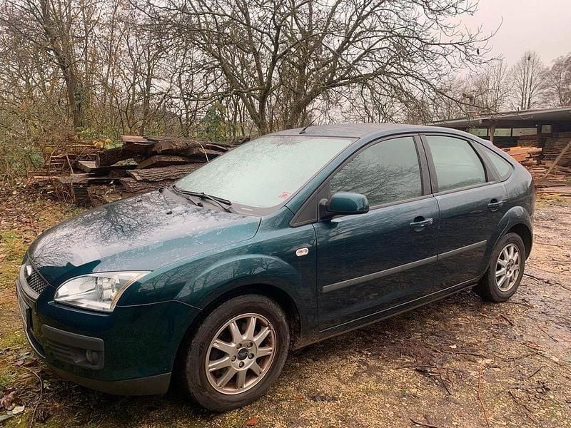 Grün Gebraucht 2007 Ford Focus Ambiente Limousine | 2.700 € (Fairer Preis) - Bild 1/4