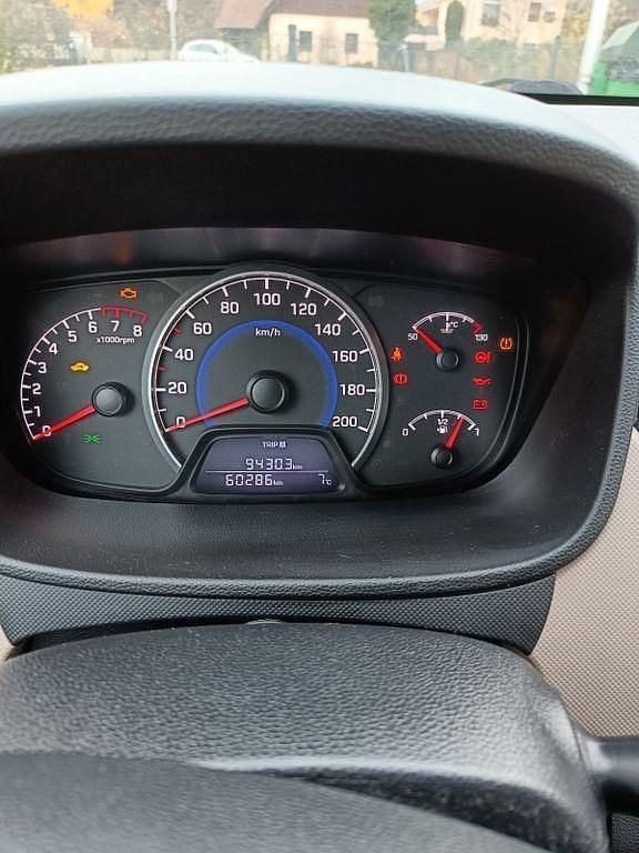 Silber Gebraucht 2017 Hyundai i10 Kleinwagen | 6.250 € (Guter Preis) - Bild 1/4