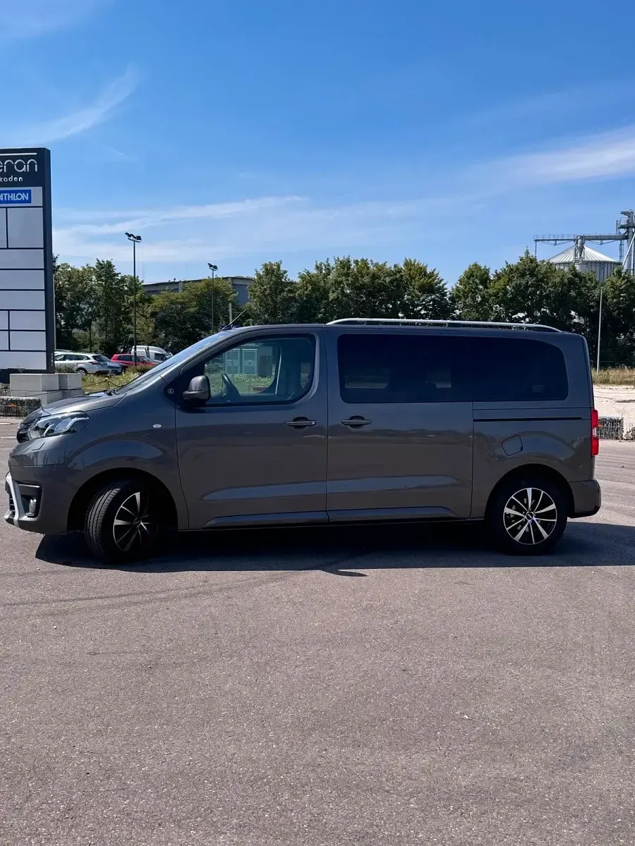 Gebraucht Toyota Proace Verso 144 PS (105 kW) 2021 Grau Kombi