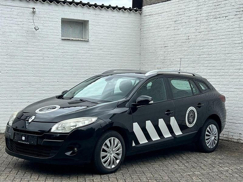 Schwarz Gebraucht 2010 Renault Mégane III Expression Limousine | 1.785 € (Fairer Preis) - Bild 1/4