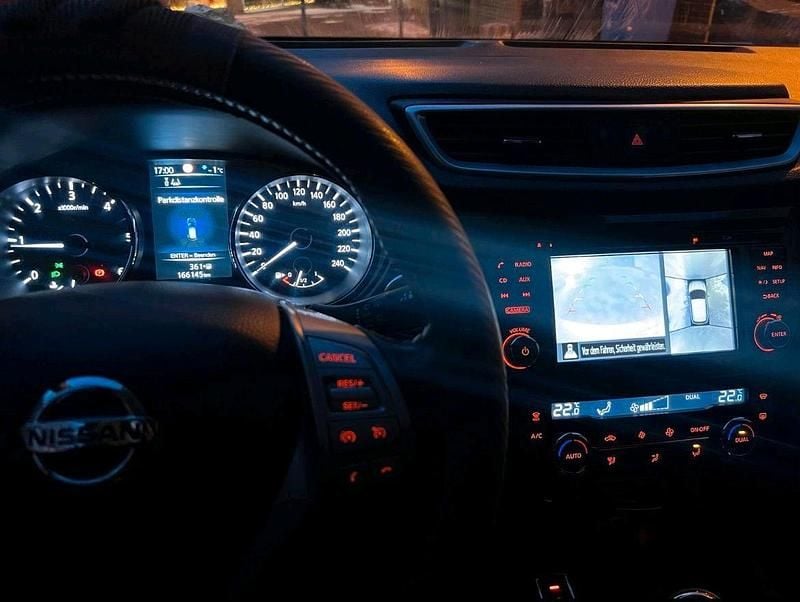 Gebraucht Nissan Qashqai 130 PS (95 kW) 2016 Weiß SUV