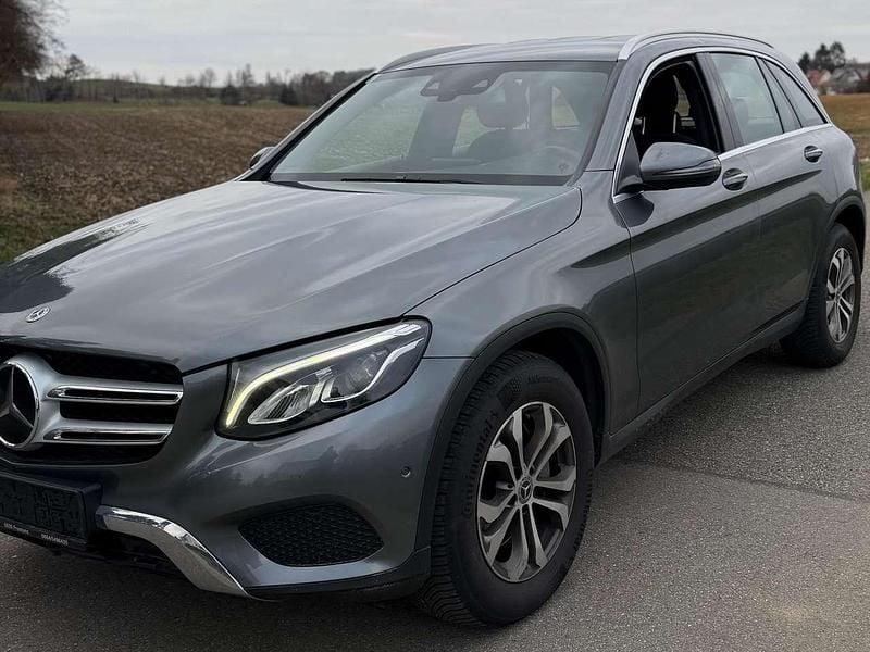 Gebraucht Mercedes GLC220 170 PS (125 kW) 2018 Selenitgrau  metalliclack SUV