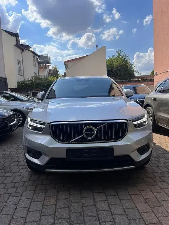 Gebraucht Volvo XC40 Inscription 190 PS (139 kW) 2019 Silber (metallic) SUV