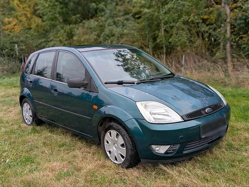 Grün Gebraucht 2002 Ford Fiesta Kleinwagen | 2.290 € (Etwas zu teuer) - Bild 1/4