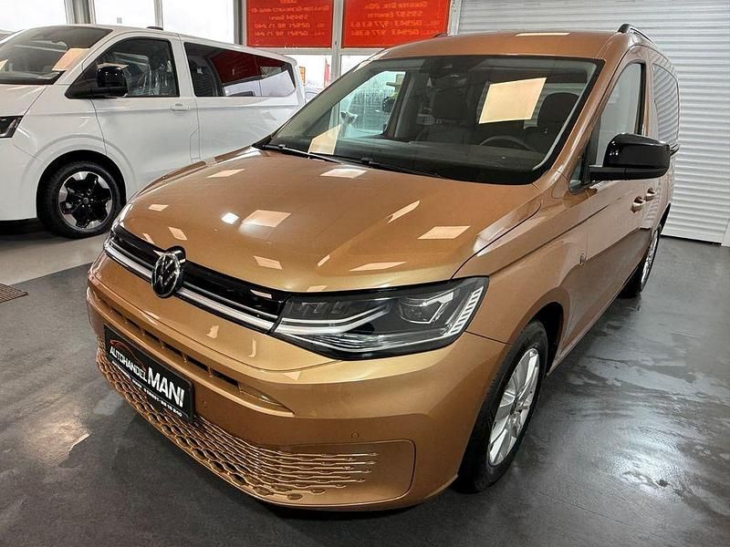 Neu VW Caddy Life 116 PS (85 kW) 2025 Gold Van / Kleinbus