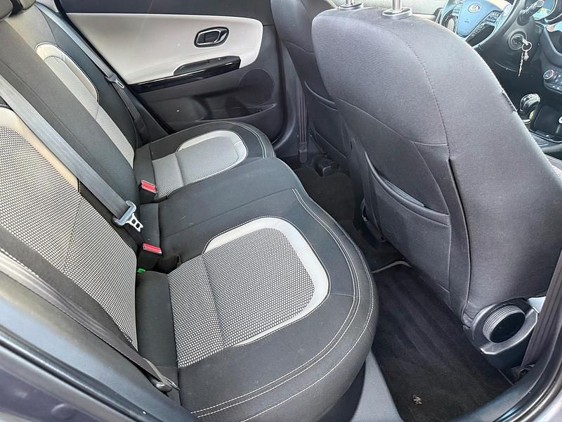Używany Kia Ceed 100 KM (73 kW) 2014 Szary Hatchback