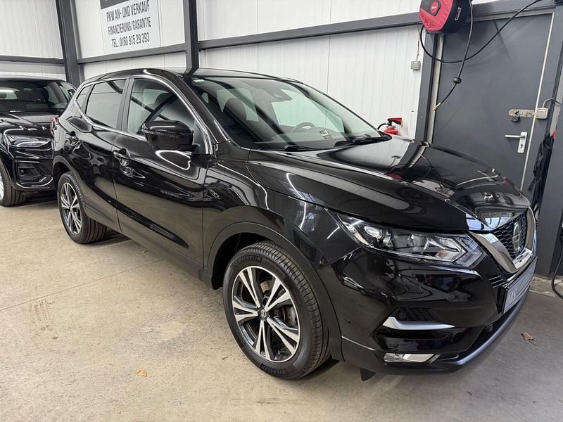 Schwarz Gebraucht 2018 Nissan Qashqai SUV | 11.885 € (Fairer Preis) - Bild 1/4