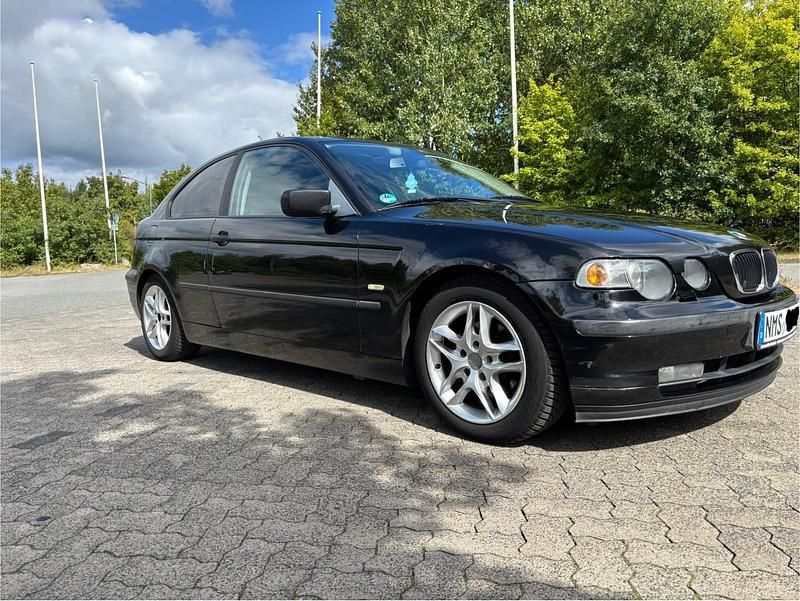 Schwarz Gebraucht 2001 BMW 316 Compact Kleinwagen | 1.900 € (Etwas zu teuer) - Bild 1/4