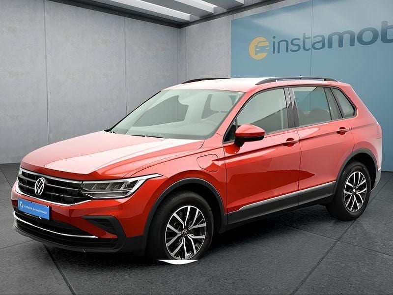 Rot Gebraucht 2022 VW Tiguan Life SUV | 27.149 € (Superpreis) - Bild 1/4