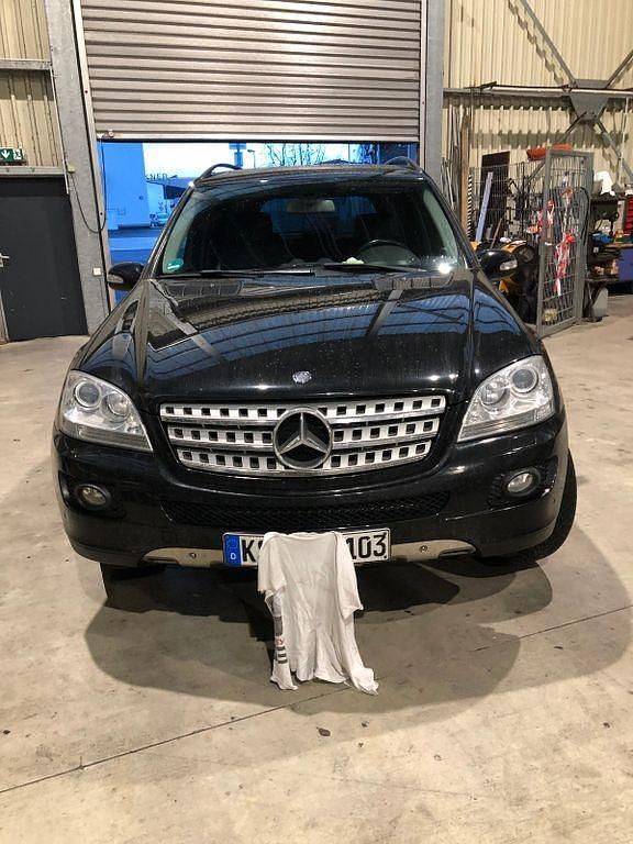 Gebraucht Mercedes ML420 306 PS (225 kW) 2007 Schwarz SUV