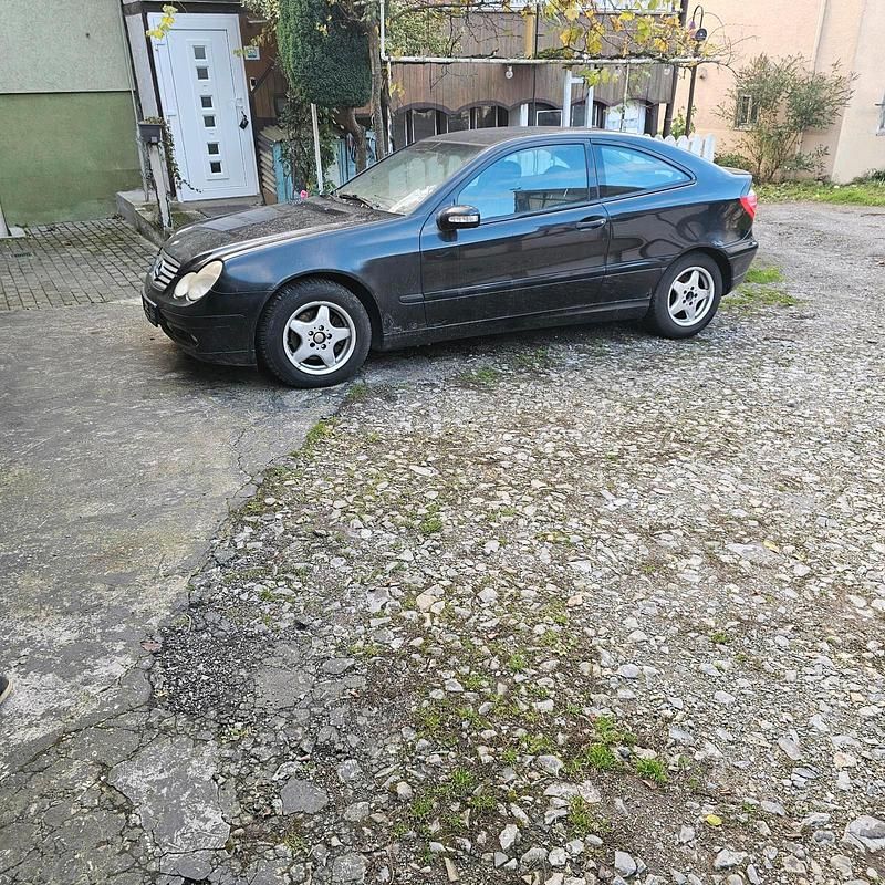 Schwarz Gebraucht 2002 Mercedes C180 Coupé | 700 € (Superpreis) - Bild 1/4