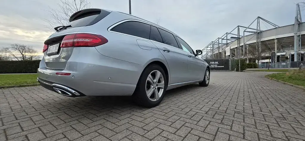 Gebraucht Mercedes E200 150 PS (110 kW) 2016 Silber Limousine