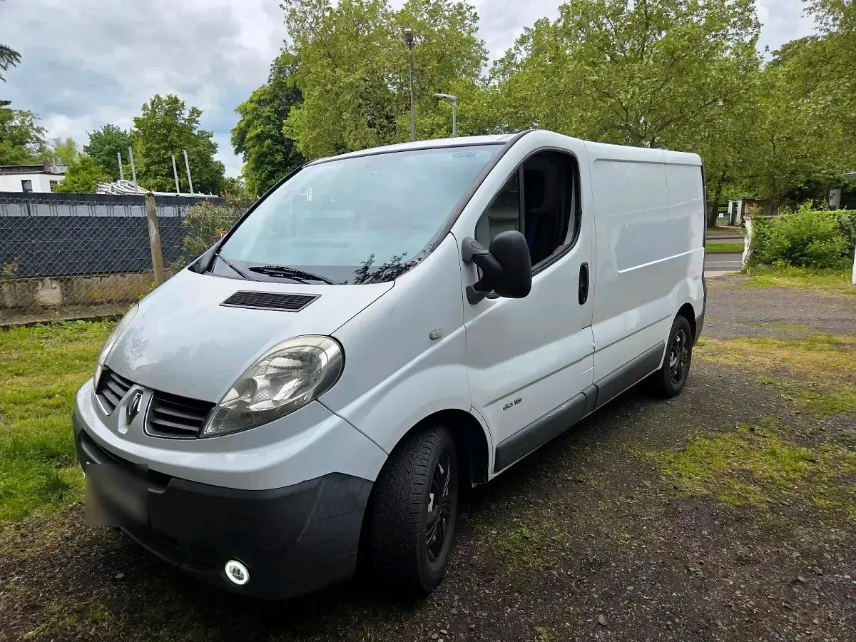 Gebraucht Renault Trafic 115 PS (84 kW) 2009 Weiß Van / Kleinbus
