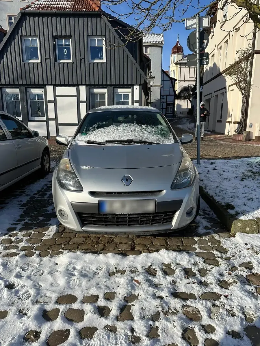 Gebraucht Renault Clio III 101 PS (74 kW) 2010 Silber Kleinwagen