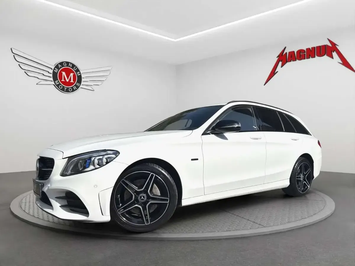 Gebraucht Mercedes C300e AMG 306 PS (225 kW) 2022 Polarweiss Kombi