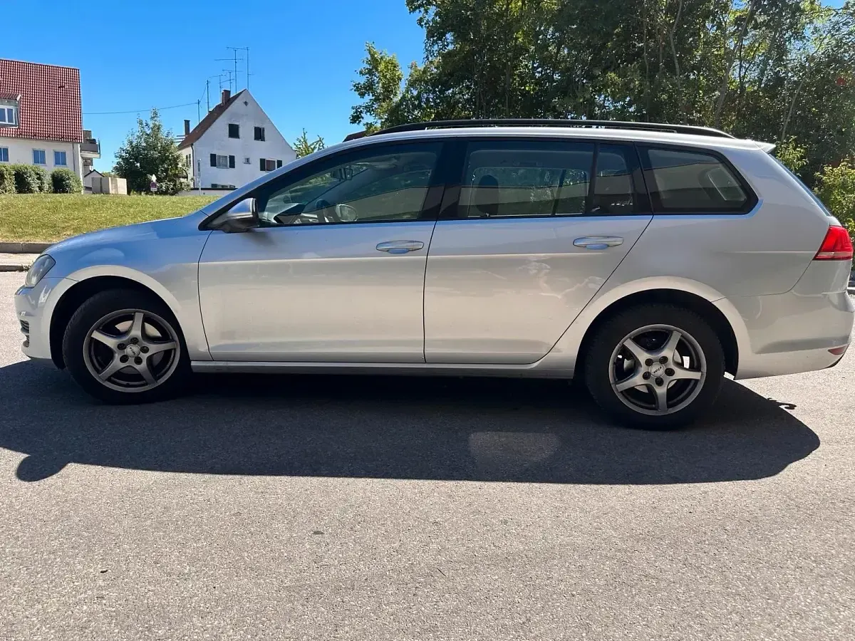 Gebraucht VW Golf VII 110 PS (80 kW) 2026 Silber Kombi