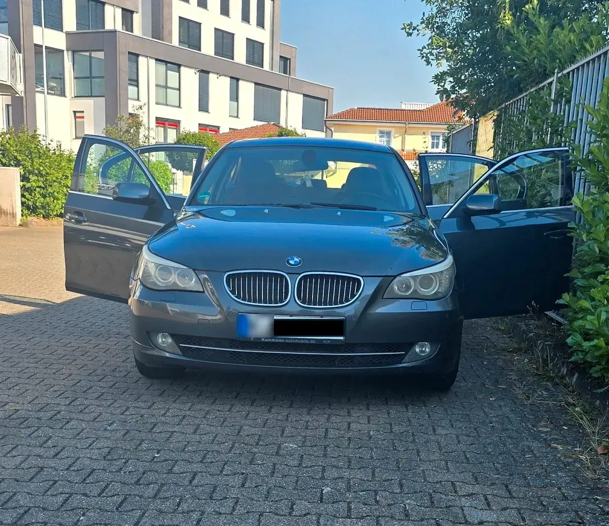 Gebraucht BMW 525 218 PS (160 kW) 2008 Grau Limousine