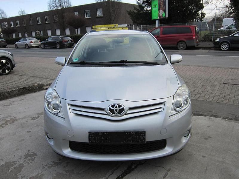 Gebraucht Toyota Auris Edition 132 PS (97 kW) 2011 Silber Kleinwagen