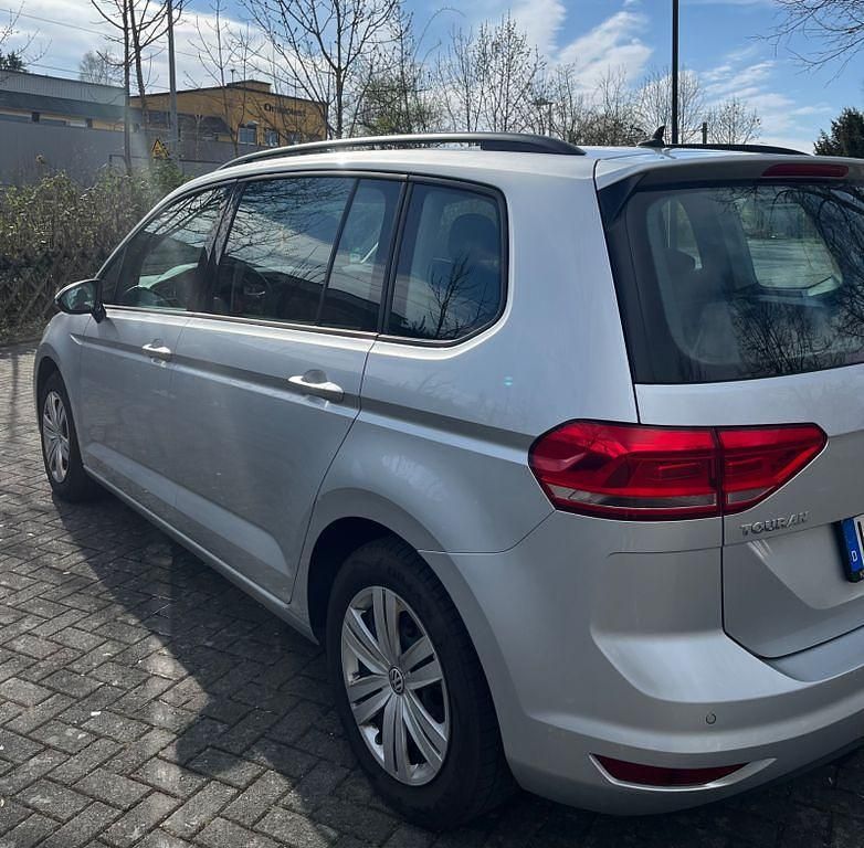 Gebraucht VW Touran 110 PS (80 kW) 2016 Silber Van / Kleinbus