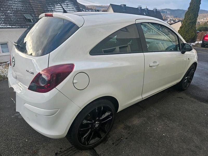 Second-hand Opel Corsa Edition 75 CP (55 kW) 2012 Alb Hatchback