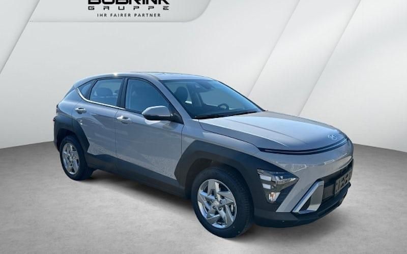 Neu Hyundai Kona Select 150 PS (110 kW) 2026 Grau SUV
