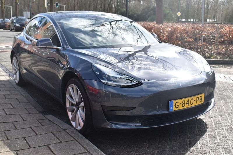 Gebraucht Tesla Model 3 Standard Range 175 kW (238 PS) 2019 Grau Limousine