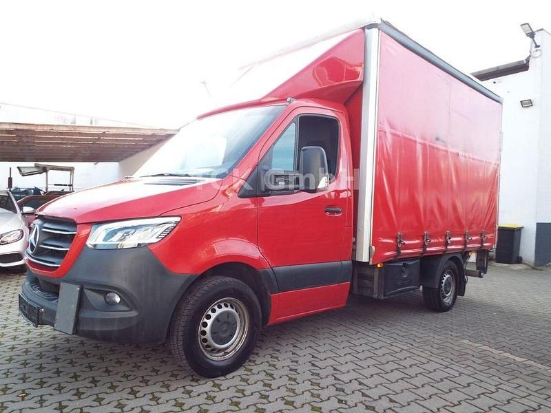 Rot Gebraucht 2021 Mercedes Sprinter Van | 32.118 € - Bild 1/4