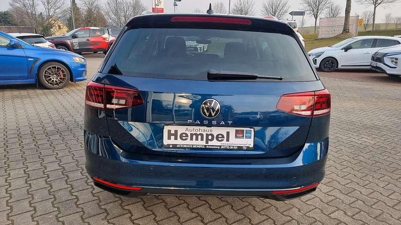 Używany VW Passat 150 KM (110 kW) 2023 Niebieski Kombi