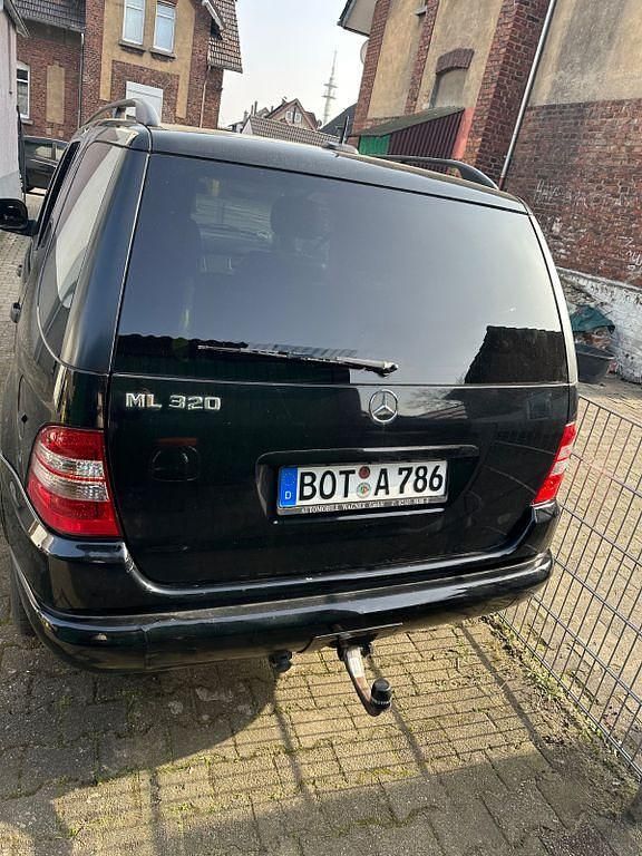 Gebraucht Mercedes ML320 218 PS (160 kW) 2001 Schwarz SUV