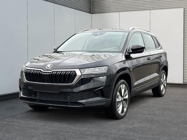 Blackmagic perleffekt/schwarz Neu 2024 Skoda Karoq Selection SUV | 33.040 € (Guter Preis) - Bild 1/4