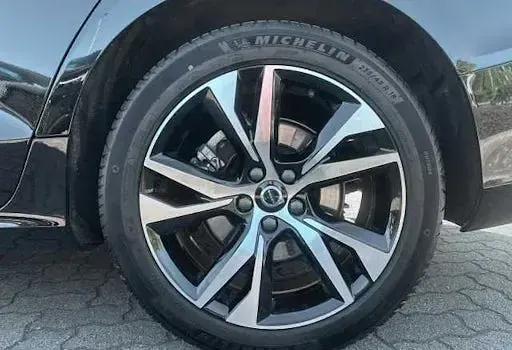 Używany Volvo V60 Core 197 KM (144 kW) 2025 Czarny Kombi