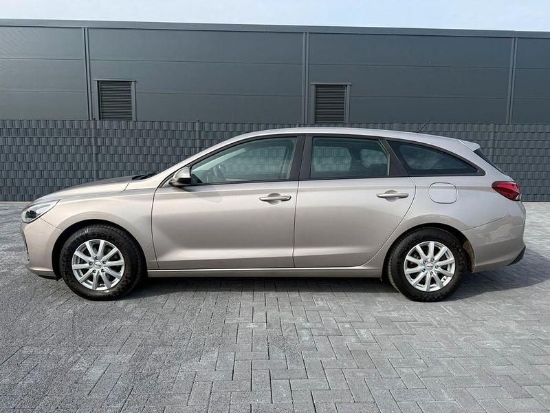 Gebraucht Hyundai i30 Select 101 PS (74 kW) 2018 Weiß Kombi