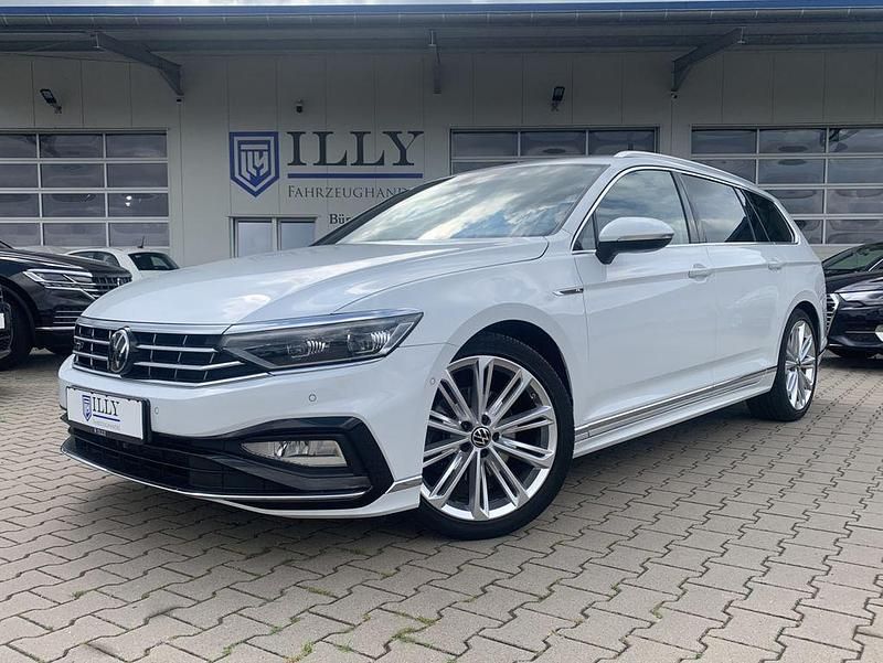 Weiß Gebraucht 2023 VW Passat R-line Kombi | 34.950 € - Bild 1/4
