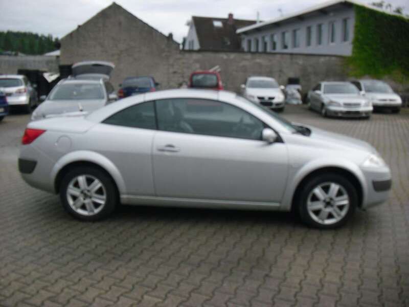 Grau Gebraucht 2005 Renault Mégane Cabriolet Privilege Cabrio | 3.400 € (Fairer Preis) - Bild 1/4