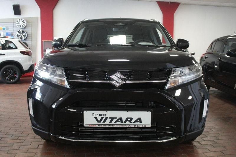 Schwarz Neu 2025 Suzuki Vitara Comfort SUV | 22.950 € (Fairer Preis) - Bild 1/4