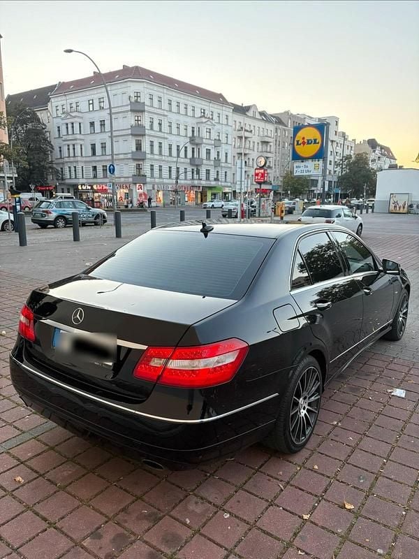 Gebraucht Mercedes E300 231 PS (169 kW) 2011 Schwarz Limousine