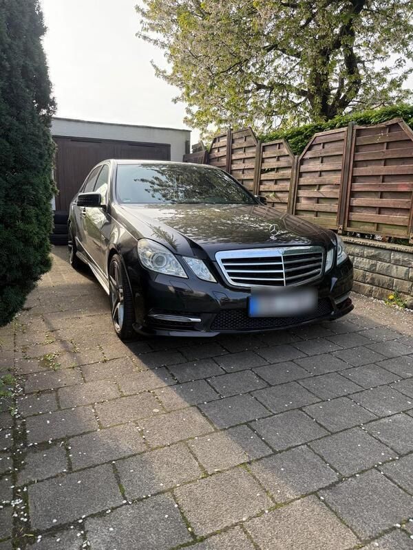 Schwarz Gebraucht 2012 Mercedes E250 AMG Limousine | 12.500 € (Fairer Preis) - Bild 1/4