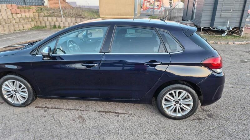 Blau Gebraucht 2016 Citroën C4 Limousine | 6.300 € (Guter Preis) - Bild 1/4