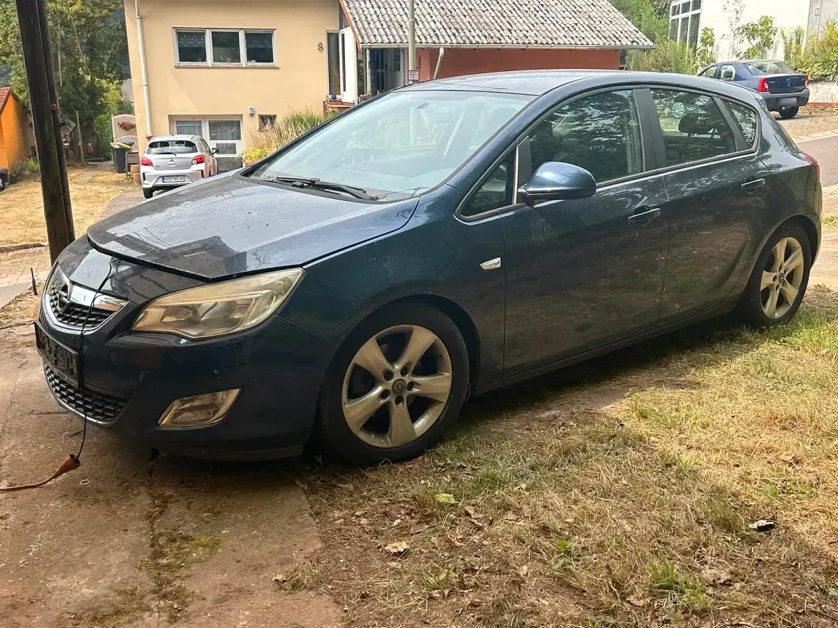Gebraucht Opel Astra Sport 110 PS (80 kW) 2012 Blau Limousine
