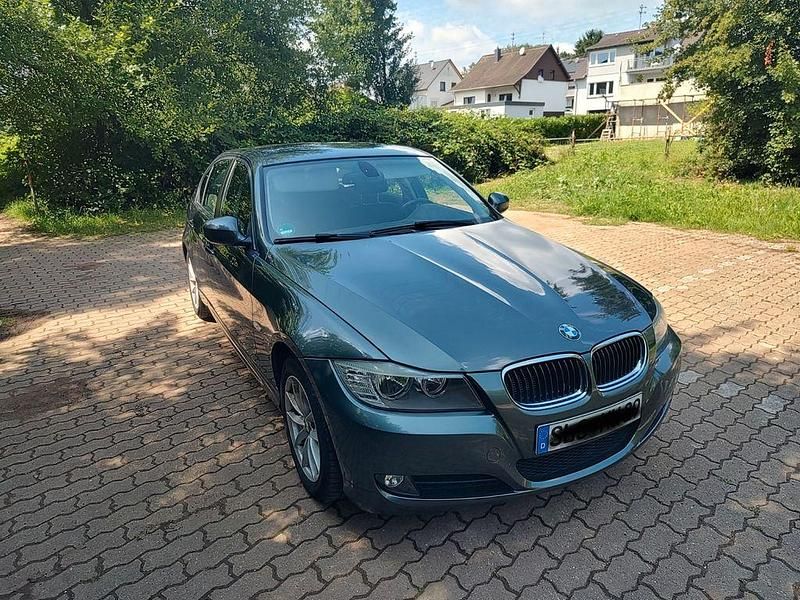 Second-hand BMW 320 170 CP (125 kW) 2010 Gri Berlinǎ