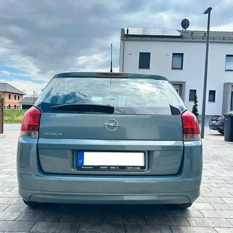 Gebraucht Opel Signum Edition 140 PS (102 kW) 2007 Blau Kleinwagen