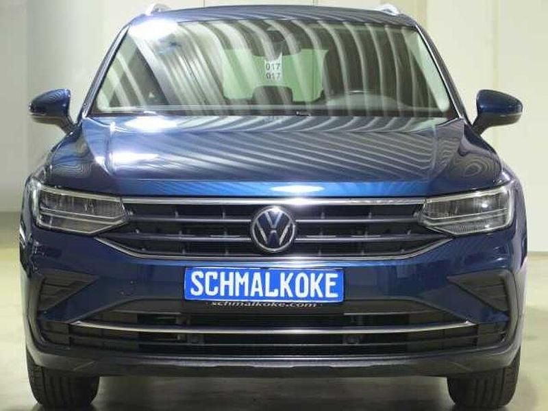 Nightshade blue (metallic) Gebraucht 2022 VW Tiguan Active SUV | 26.500 € (Superpreis) - Bild 1/4