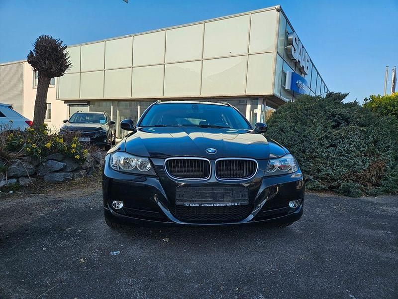 Gebraucht BMW 318 143 PS (105 kW) 2012 Schwarz Kombi