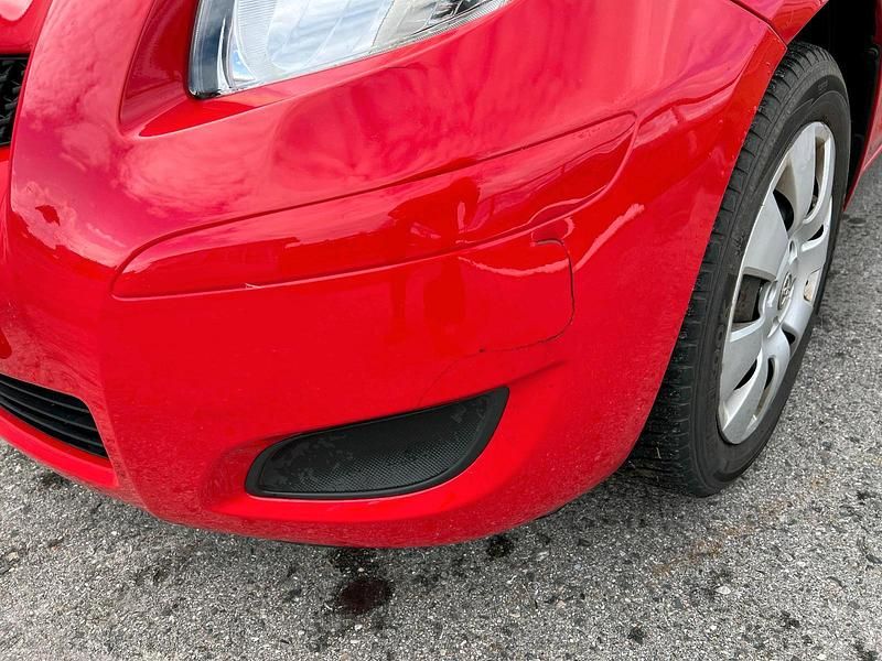 Gebraucht Toyota Yaris 69 PS (50 kW) 2009 Rot Kleinwagen