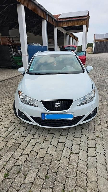 Weiß Gebraucht 2012 Seat Ibiza ST Copa Kombi | 5.000 € (Fairer Preis) - Bild 1/4