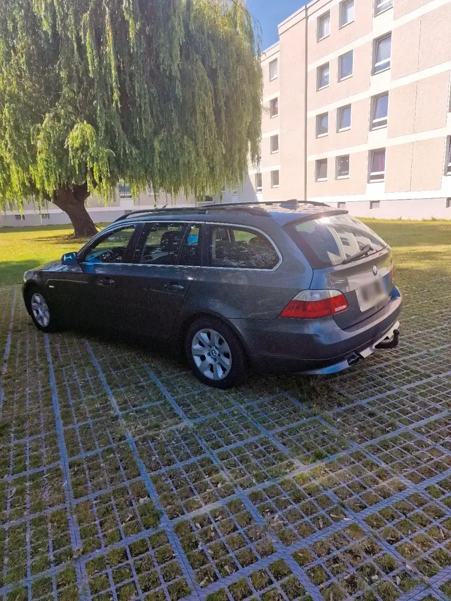 Gebraucht BMW 525 177 PS (130 kW) 2006 Grau Kombi