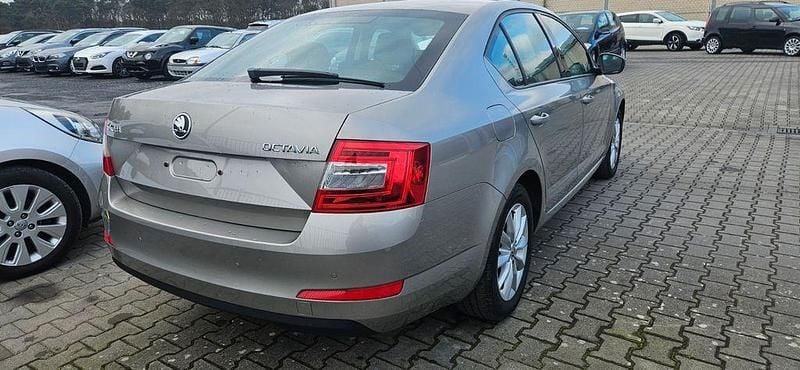 Gebraucht Skoda Octavia 140 PS (102 kW) 2015 Grau Kleinwagen