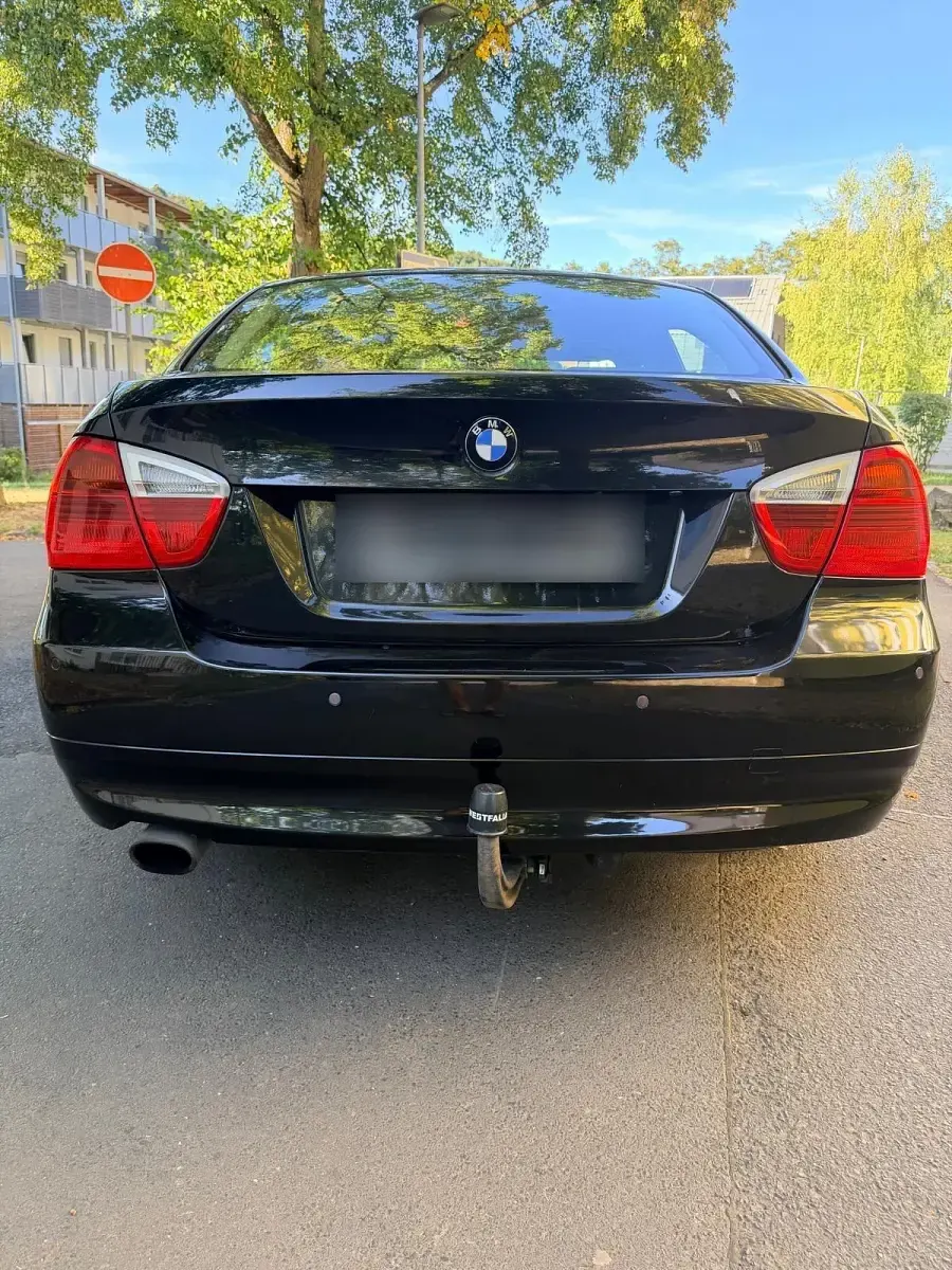 Gebraucht BMW 318 150 PS (110 kW) 2008 Schwarz Limousine